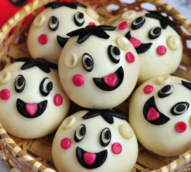 旺仔馒头,新的一年旺旺旺_面团_黑色_白色