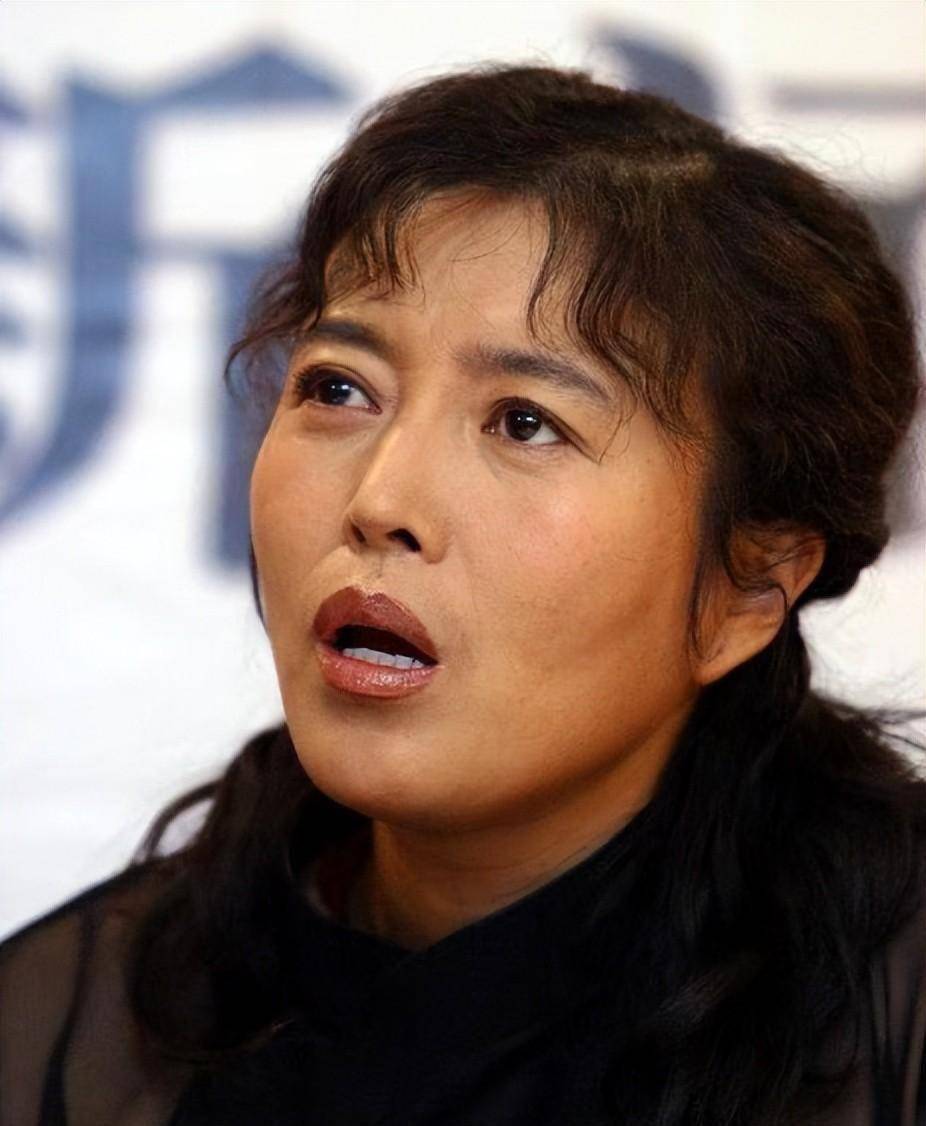 64岁的丁佳丽,国内娱乐圈最"大胆"的女性之一_丁嘉丽_事业_时候