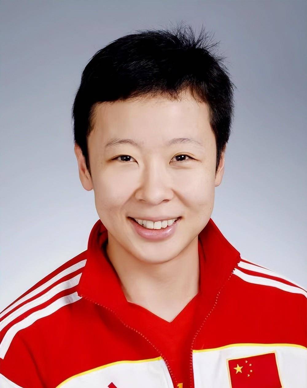 2011年,冯坤虽然告别了运动员的排球生涯,但他离排球并不遥远.