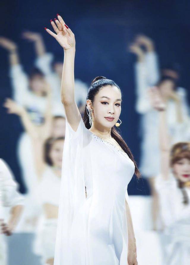 乘风破浪的姐姐加更,二公淘汰名单公布:沈梦辰丁当阿朵等人离开_实力