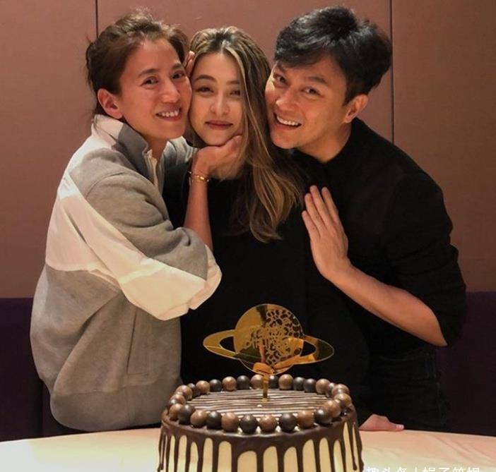 与香港百亿富三代男友分手,男方携女子约会_hilary_施仲乐_施荣怀