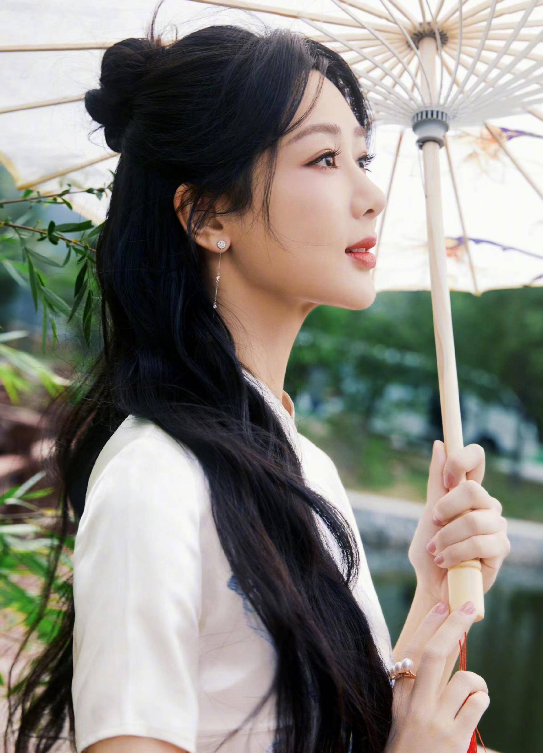 杨紫新剧开播,萌颜出道,紫美出道21年颜值大变!_小时候_陆雪琪_毕业生