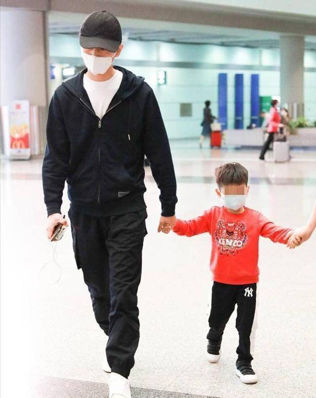 陈晓儿子正面曝光!小星星长高成了帅小伙,却不见妈妈陈妍希!