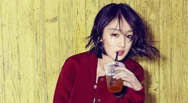 从清纯女神,才女,到国民主持竟都是烟民,网友:形象反差太大_郑爽_倪萍