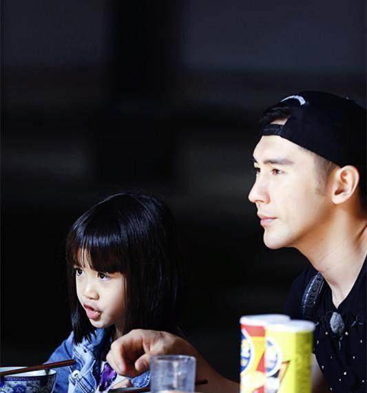 爸爸去哪儿节目接近尾声,张伦硕晒考拉可爱照追忆!_游戏_故事_孩子