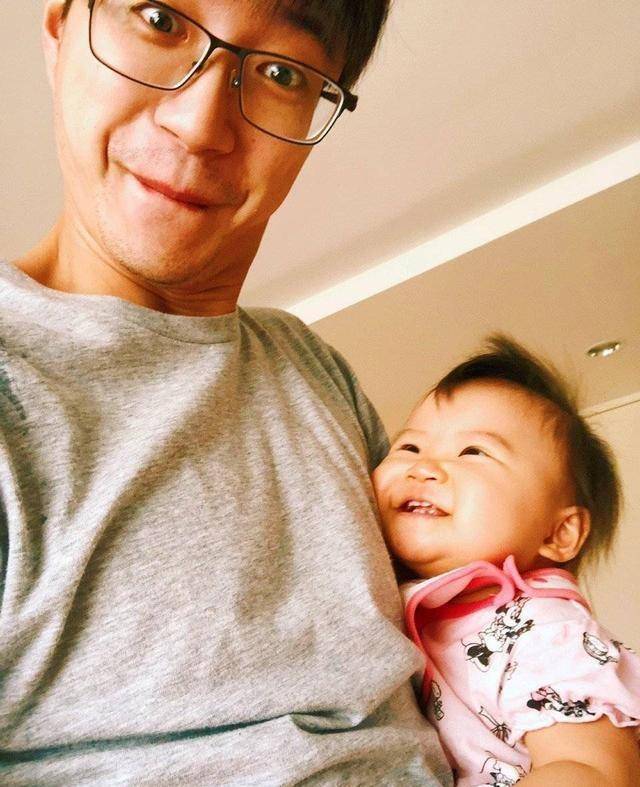 福原爱产后,江宏杰负责照顾女儿,一岁半爱拉酱亲爸爸超暖心!