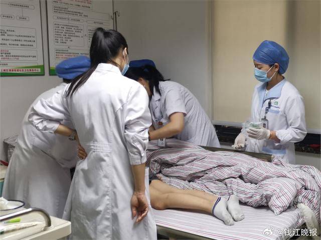 独居老人没开空调致热痉挛咬断2颗牙 成杭州今年第一例热痉挛患者！