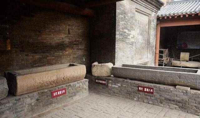 人之间,门齿具有铲形特征,和现代的蒙古人种相近,和白种人则是相差较