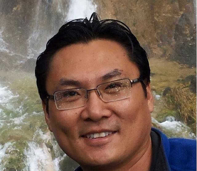 在外人面前,他永远是那么的懂礼貌,有学识,可只要跟李星星独处时,他