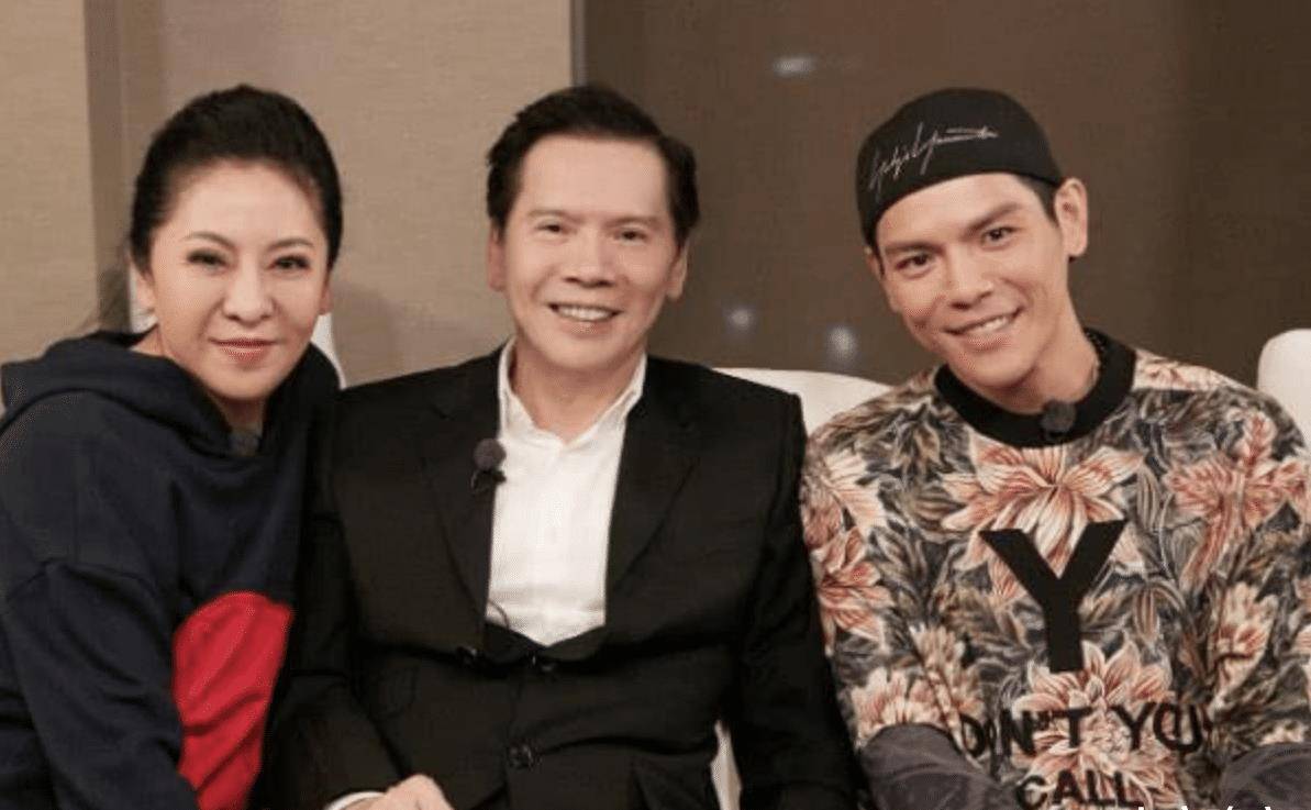 向佐还有个弟弟向佑,向华强和前妻丁佩有个女儿向均羚(原名向咏恒)