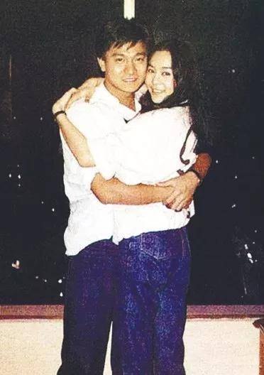 她与刘德华相识仅13天就疯狂"坠入爱河",如今56岁却仍然单身_喻可欣