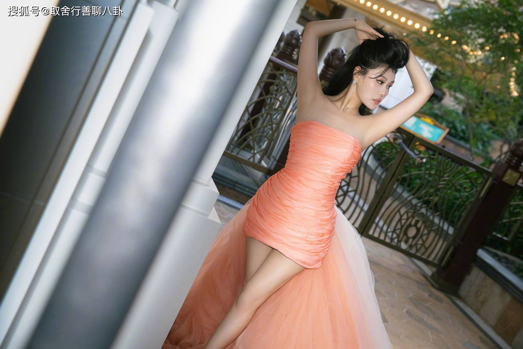 袁娅维参加活动,黄色抹胸短裙勾勒完美身材,可爱漂亮宛如小公主_照片