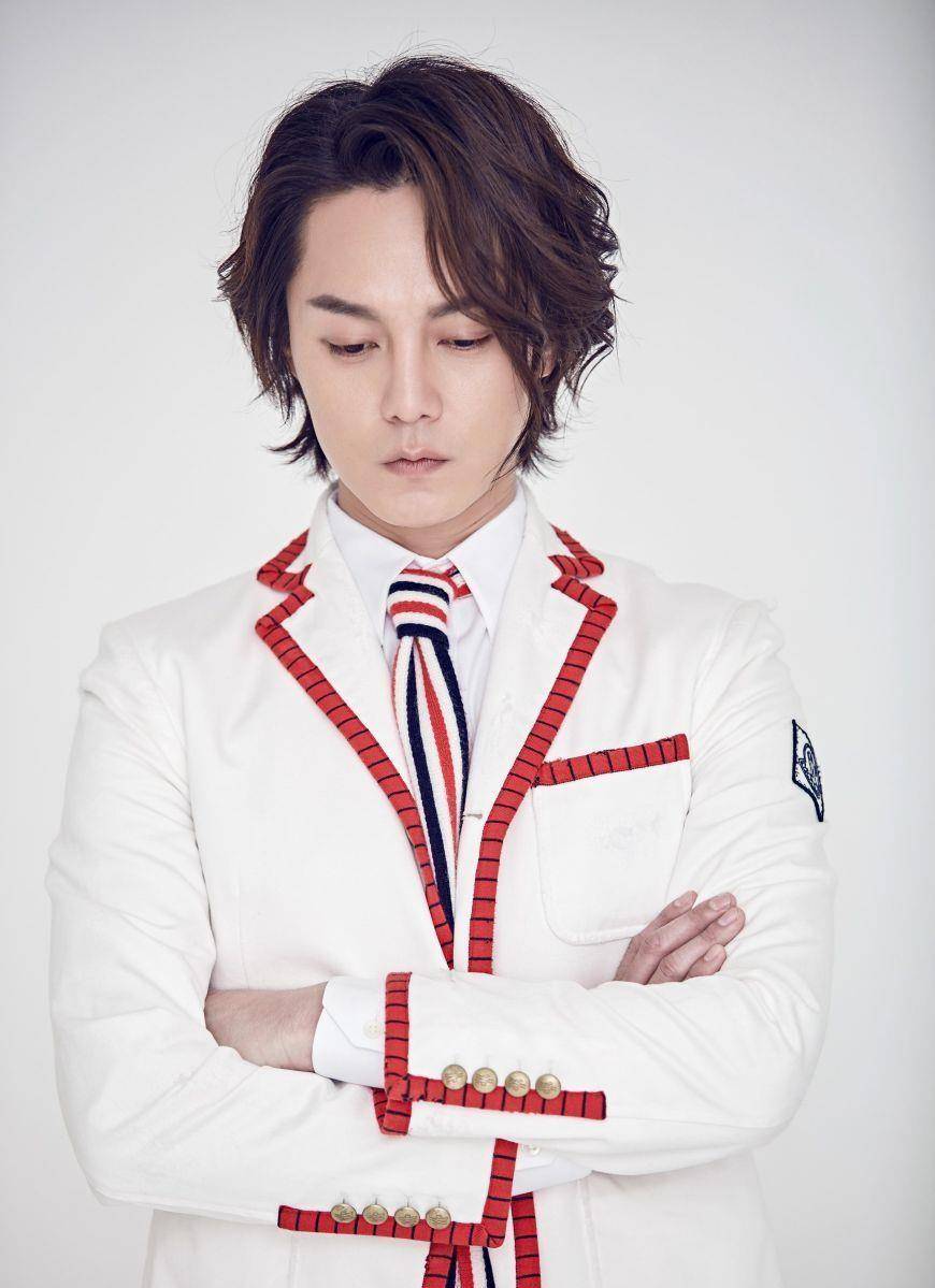 自带bgm的男人,扎马尾,骑摩托,尹正真娱乐圈奇人_王一博_袁华_赛车