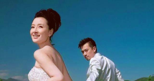 50岁王学兵近照曝出!3任妻子都是大美女,老来有喜家庭幸福!