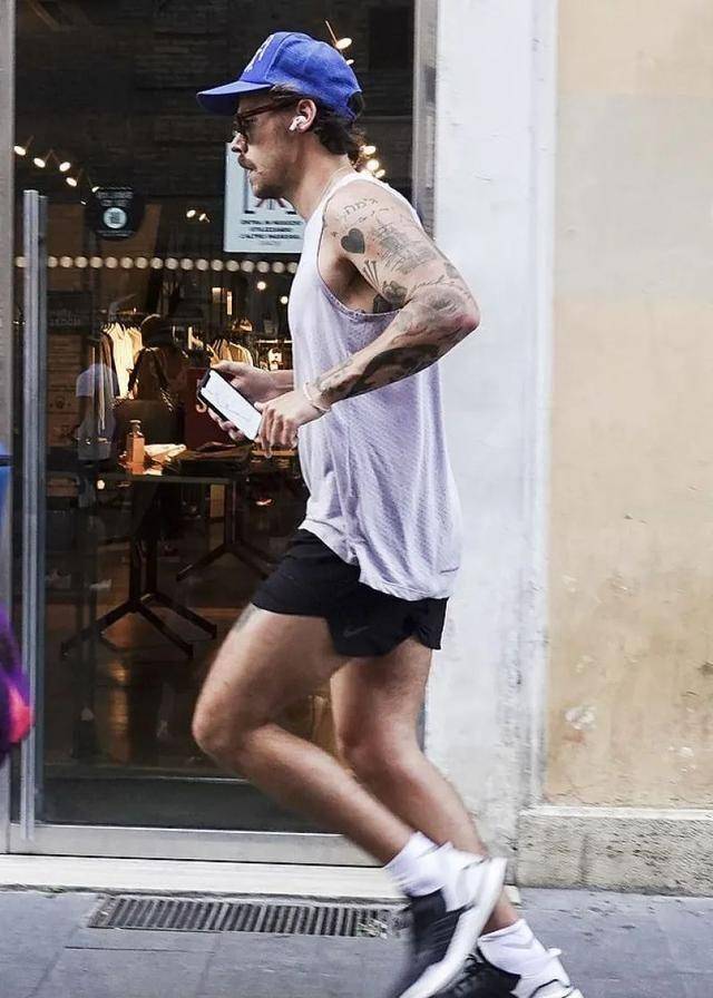 即使在zaynmalik退团,onedirection宣告休团之后,harrystyles和zayn