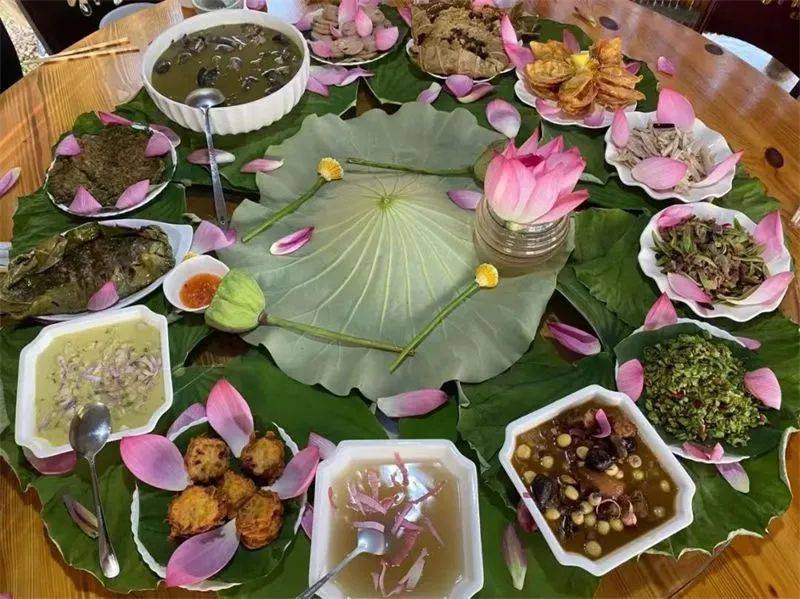 云南人被正式确诊为"小精灵",住花园,采"蘑菇",吃鲜花_生活_邓斌_昆明