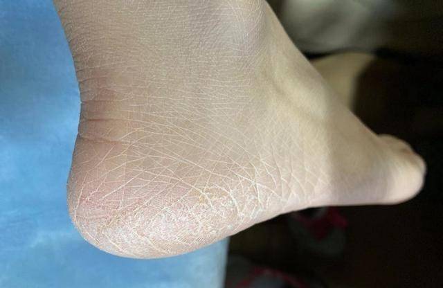 李溪芮的"玉足"真美,和神仙姐姐"刘亦菲"不分上下,精致漂亮_洗头_产品