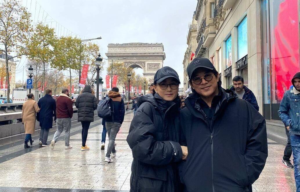 李连杰为妻子李智庆生,全家福曝光,61岁李智冻脸身材超好_女儿_照片