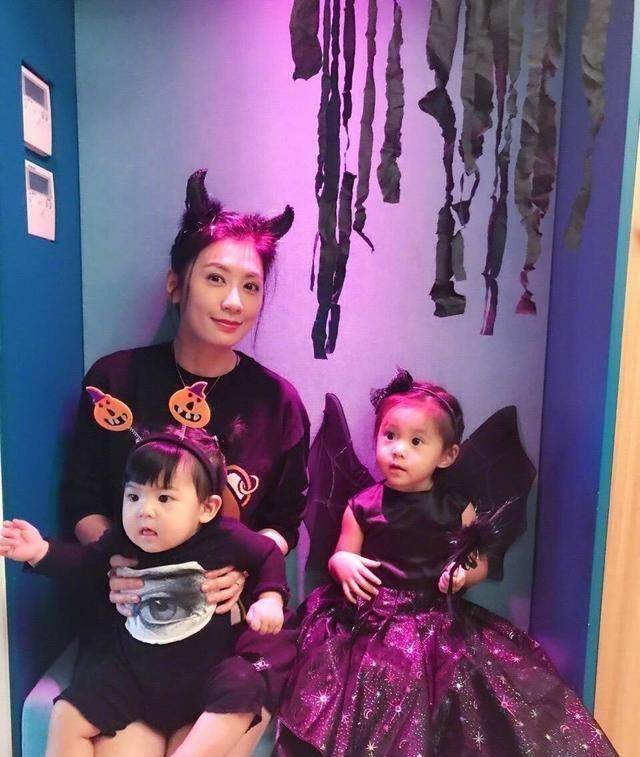 贾静雯罕见童年照美如画,与女儿咘咘相似度百分百!