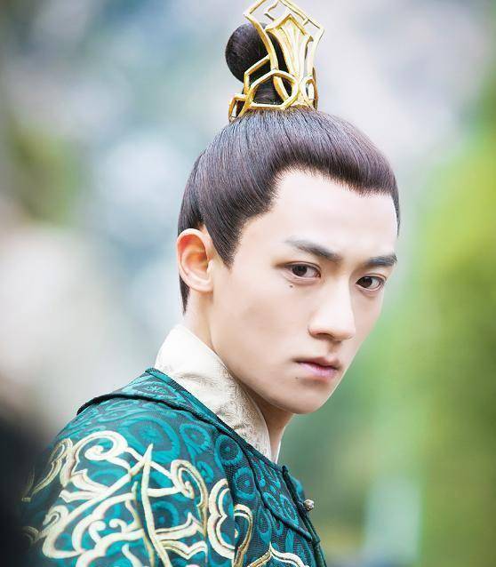 还记得《小欢喜》季杨杨吗?穿上古装后,网友:比肖战还要帅!