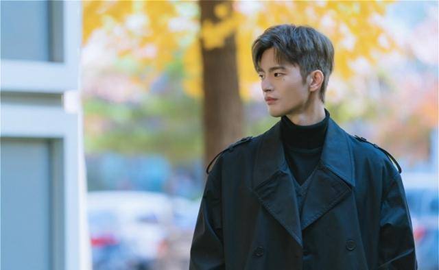 徐仁国表示:"电视剧《灭亡》是一部非常致命和特别的奇幻爱情罗曼史