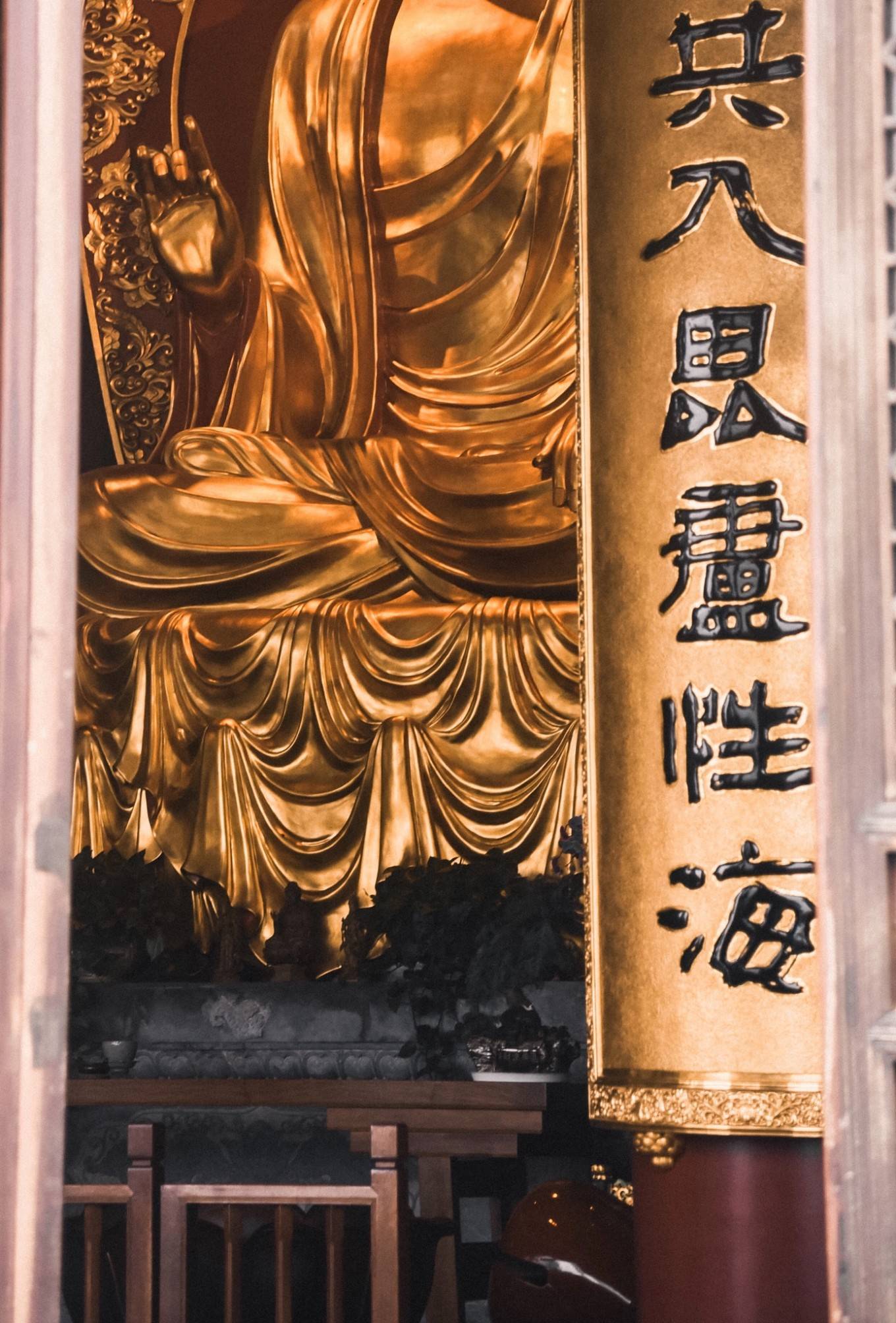 源源不断的大木便从寺中香积厨的圆照井中运出,此井称为"运木古井