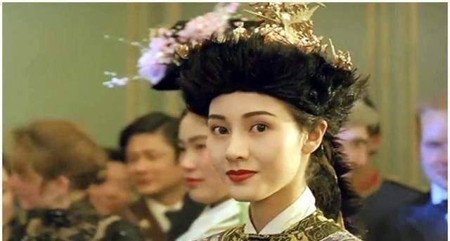 那段时候香港混血出来的女明星真的漂亮,比如颜霸小林青霞,李嘉欣也不