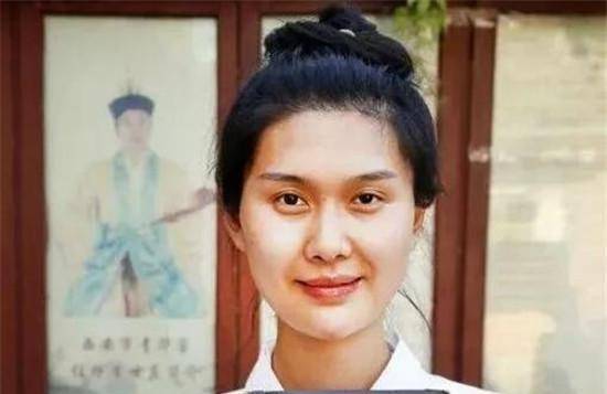 她被誉为中国最美女道士,名校毕业家境好,与大学男友