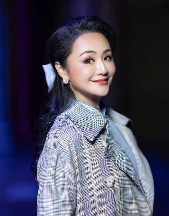 曹颖近照,49岁还这么凹凸有致!她的知名度为什么越来越低?