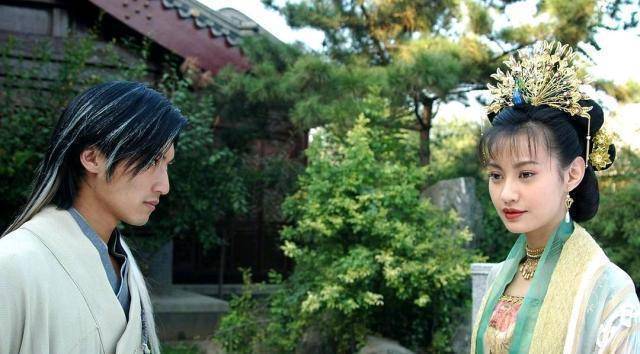 杨颖杨雪长得太像,杨颖瞪眼扣图,杨雪黑化绕不开演技巅峰江玉燕_反派