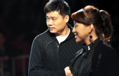 可惜的是这只是网友们的一厢情愿罢了,丁俊晖根本就不是潘晓婷的"菜".