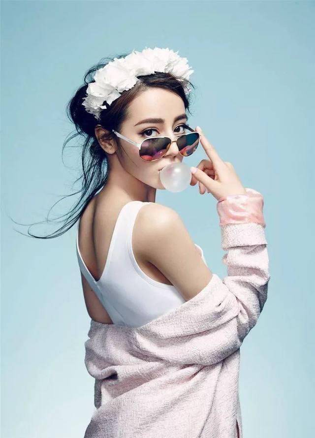 热巴这次终于不用再背锅了,因为鹿晗有了正牌女友关晓彤_关系_恋情