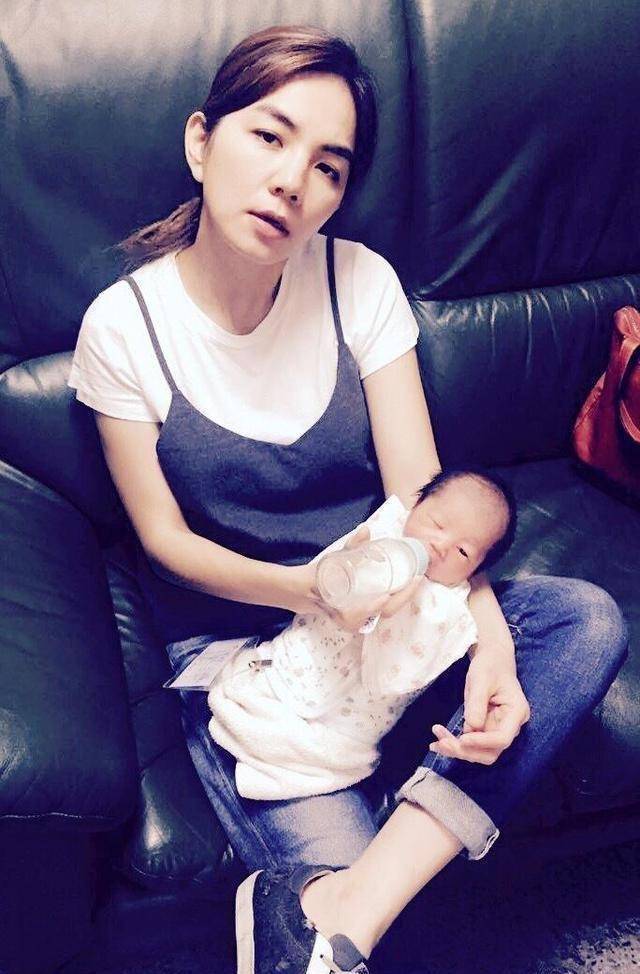 高圆圆赵丽颖那么漂亮都要被嘲,新手妈妈真的太难了_女明星_ella_身材