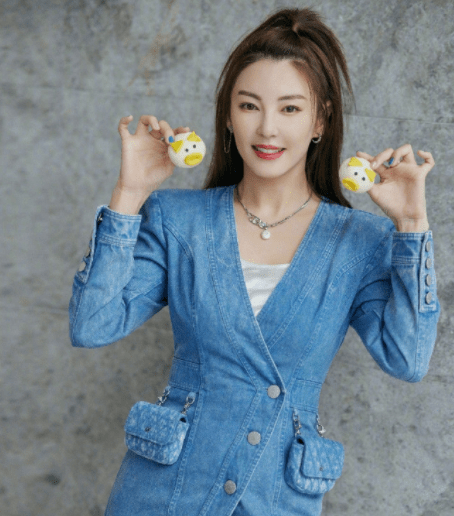 "星女郎"张雨绮唏嘘爱情,和她靠颜值征服4个男人_周星驰_汪小菲_角色