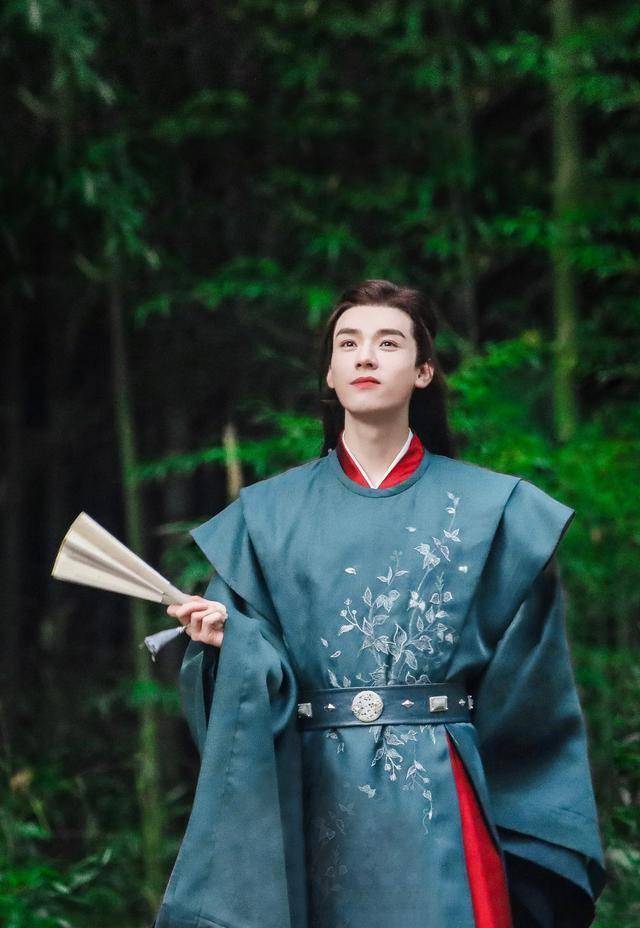 龚俊,从娱乐圈打工人到顶流的蜕变_时候_朋友_偶像