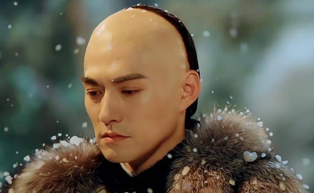 严屹宽再现《步步惊心》名场面,颜值获赞,"卤蛋头"也难挡帅气_观众