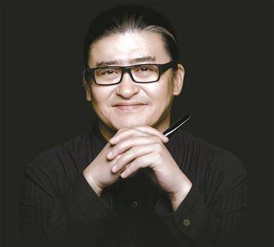 为何刘欢独爱马尾辫?当他散开头发后,网友直呼:还是扎起来吧!