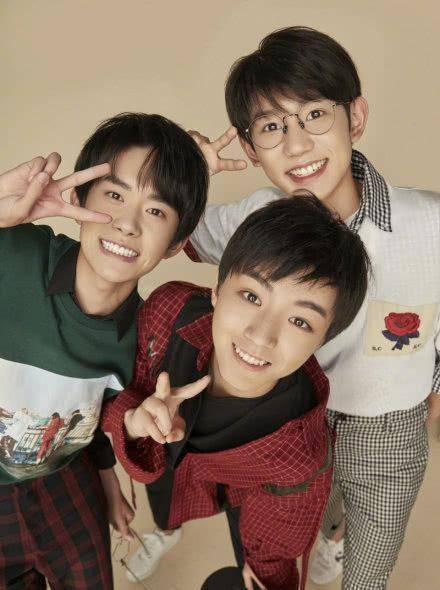 杨幂旗下新男团颜值逆天,嘉行力捧,tfboys地位受到威胁_组合_迪丽热巴