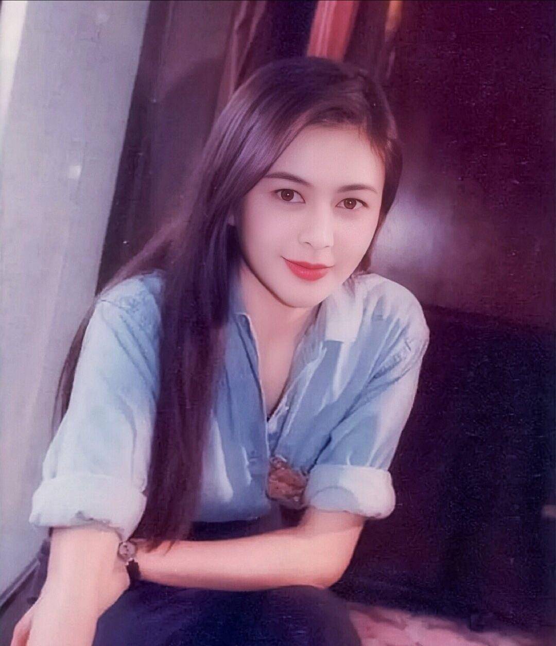 和他搭档的女演员都是颜值超高的真正的女神,比如邱淑贞,张敏,黎姿