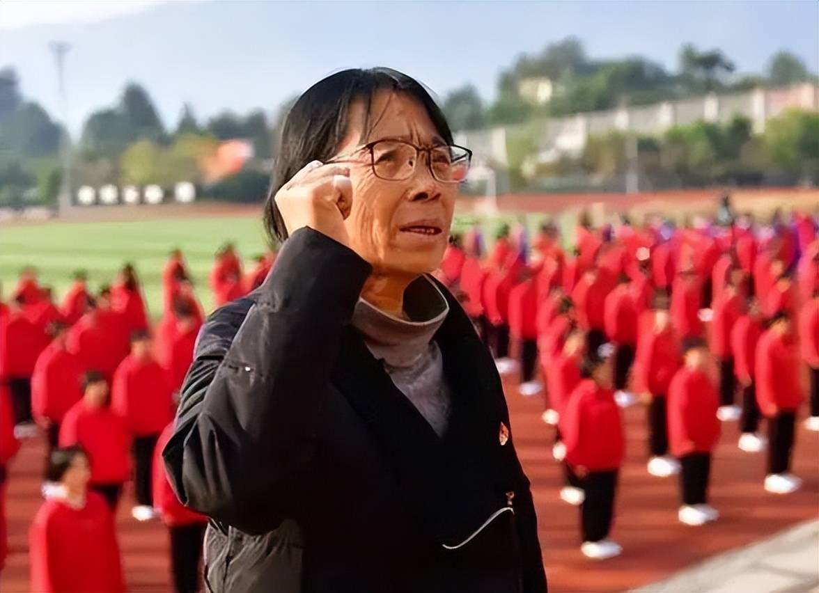 华坪女高没一个学生考上清北,张桂梅被大v质疑,回答彰显大格局_教育