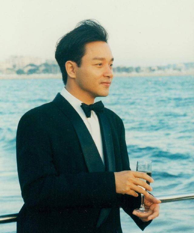 十五张珍藏老照片,回顾芳华绝代张国荣离开的十五年_经典_剧照_香港
