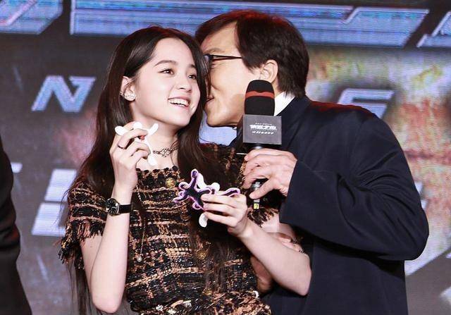 我周围当妈妈的同事都想把她们的孩子培养成欧阳娜娜,那个时候淘宝大