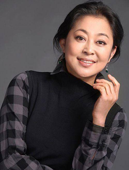 一幅画价值百万,倪萍被曝画画有"特殊"爱好,奢侈品当画笔_陈倩便_虎子