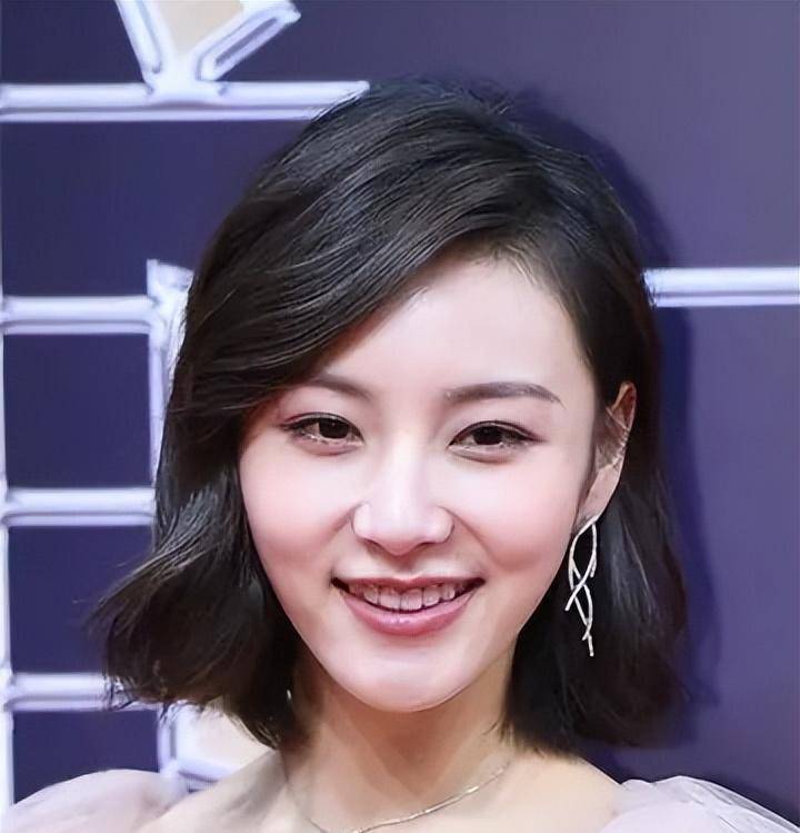 陈雅婷是一个性格活泼开朗的女孩,她与王思聪的恋情备受关注.