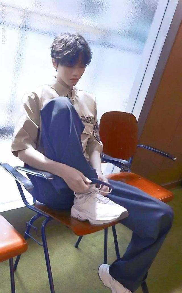 转眼间,王俊凯在北京电影学院的学业也快要完成,已经是接近毕业的状态