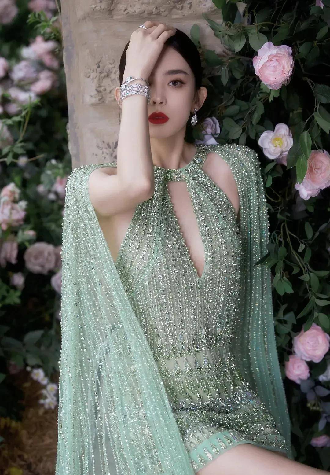 古力娜扎太刺激了!身材比例完美得连女神都不得不佩服_时尚_曲线_魅力