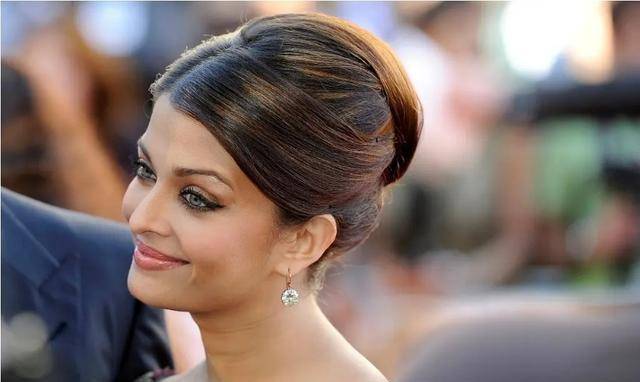 印度国宝级美女,生完孩子身材走形被指责,她曾经有多美_艾西瓦娅·雷