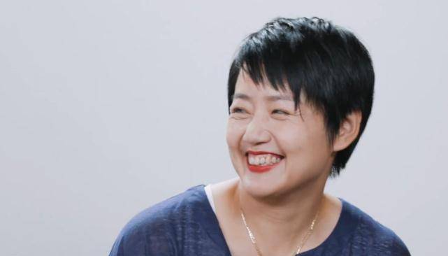 于谦谦嫂情侣装亮相看片会忘我拥吻,郭德纲回应相声中的谦嫂_于谦白