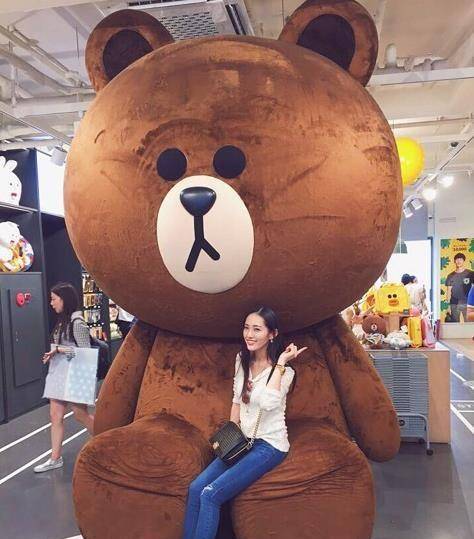 余文乐首晒女友美照,她笑容甜美,衣品一流,穿搭潮流