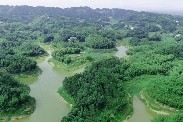 风景独特,旅游资源丰富宁春水库植被茂盛青山绿水,蜿蜒曲折花滩以丘陵